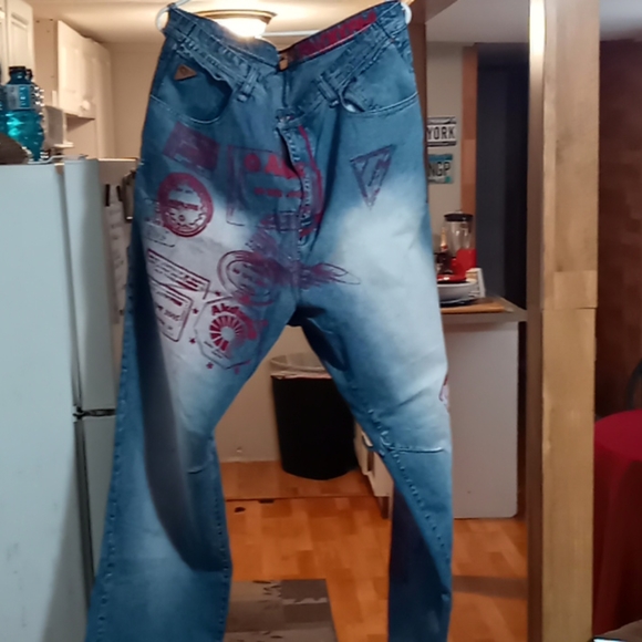 Jeans and shirts - Picture 7 of 9